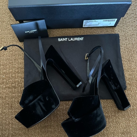 Saint Laurent JODIE PLATFORM SANDALS IN BLACK VELVET - Picture 6 of 6